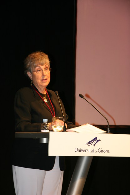 Figura 1. La Dra. Encarna Roca en l'acte de la seva investidura com a doctora Honoris Causa per la UdG. img 145